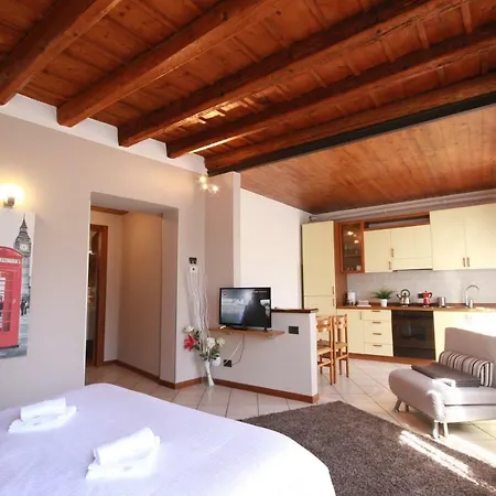 Palazzo Il Quadrifoglio Apartamento